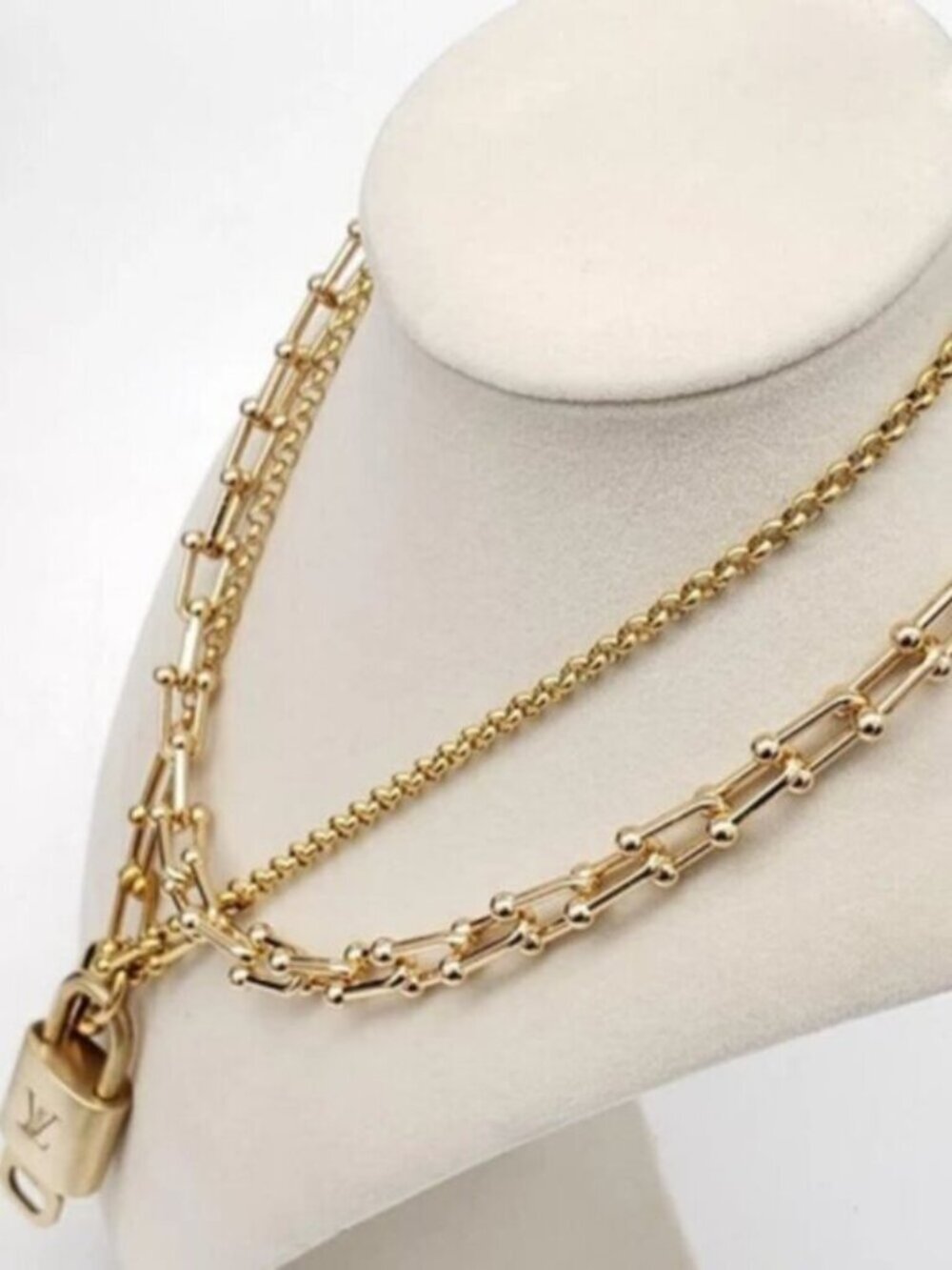 Stainless Steel Gold-Plated Necklace with Authentic Louis Vuitton Padlock - Picture 4 of 11